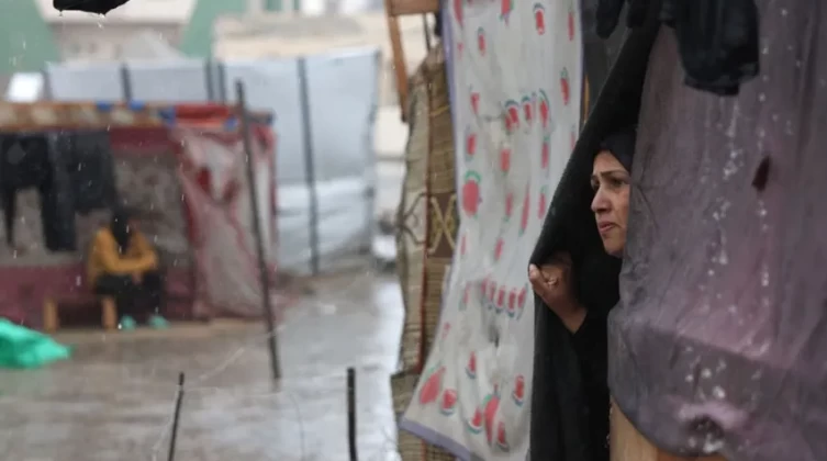 استمرار الإبادة في غزة وسط ظروف جوية قاسية