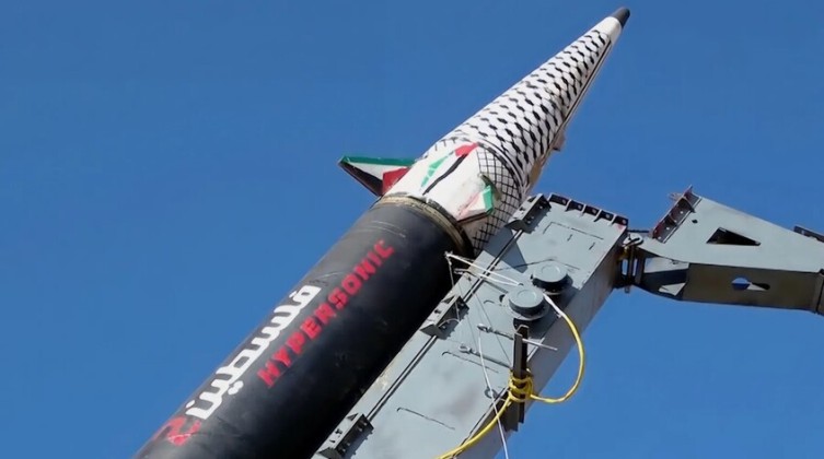"الحوثيون" يعلنون استهداف يافا بصاروخ "فلسطين 2"