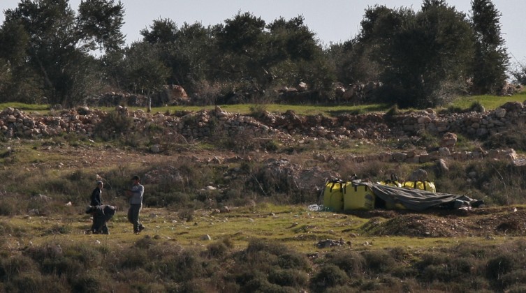 مستوطنون يستولون على أرض زراعية بجنين