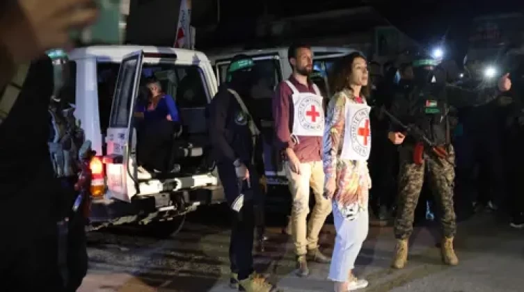 مختلفة عن السابق.. آلية جديدة لتسليم الرهائن في غزة