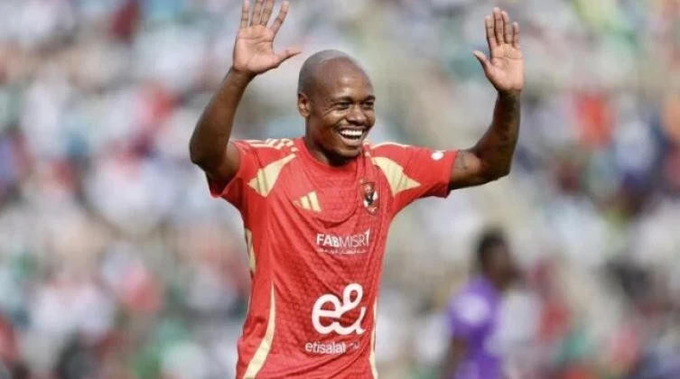 "بيرسي تاو" يوجه رسالة شكر لجماهير الأهلي قبل مغادرته إلى قطر