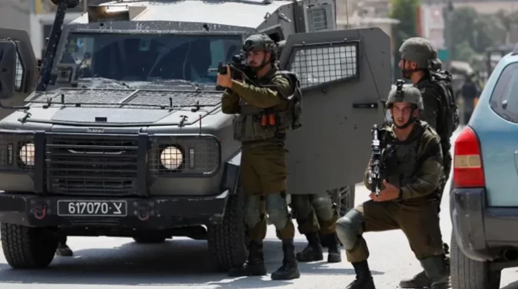 نابلس: شهيد و9 جرحى برصاص الاحتلال في مخيم بلاطة