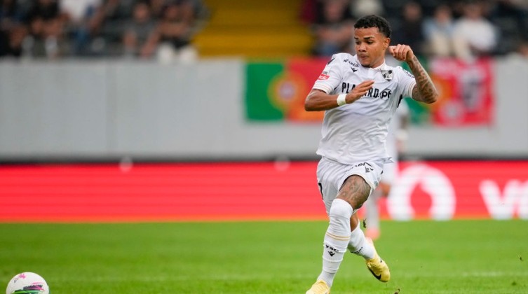 الهلال السعودي على بُعد خطوة من ضم كايو سيزار