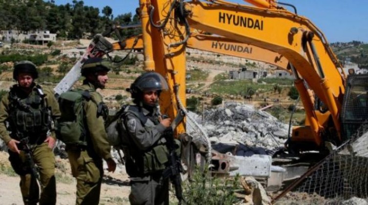 الاحتلال يشرع بهدم منزل في الولجة شمال غرب بيت لحم