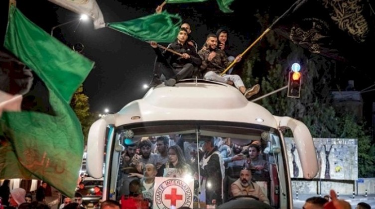 إسرائيل تعلن عن أسماء 95 أسيرًا فلسطينيًا ضمن صفقة التبادل