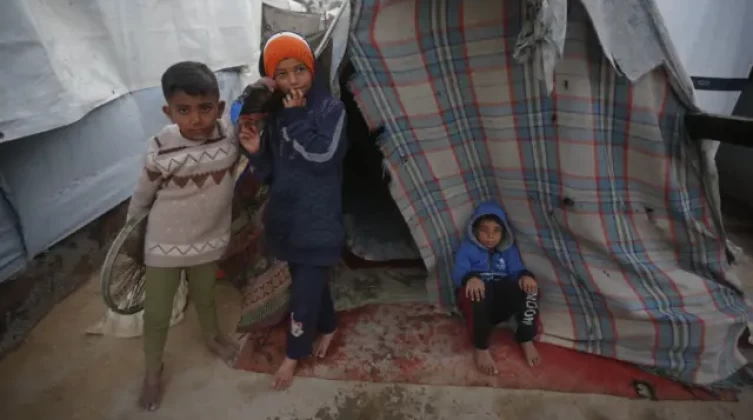 الصحة العالمية: البرد في غزة يجعل البقاء على قيد الحياة أمراً صعباً