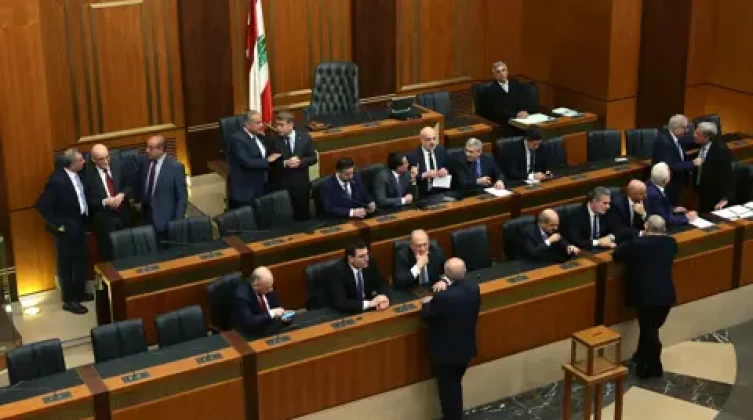 مشادات في البرلمان اللبناني تهدد بنسف جلسة انتخاب الرئيس