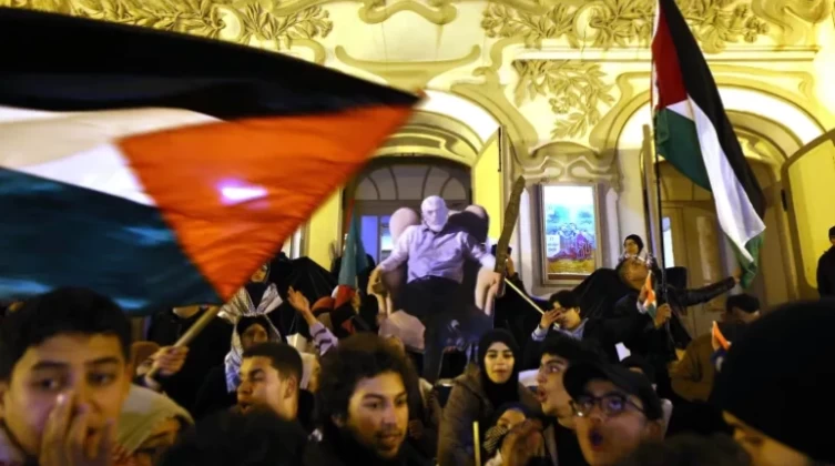 بالفيديو: احتفالات في عدة دول بوقف إطلاق النار في غزة