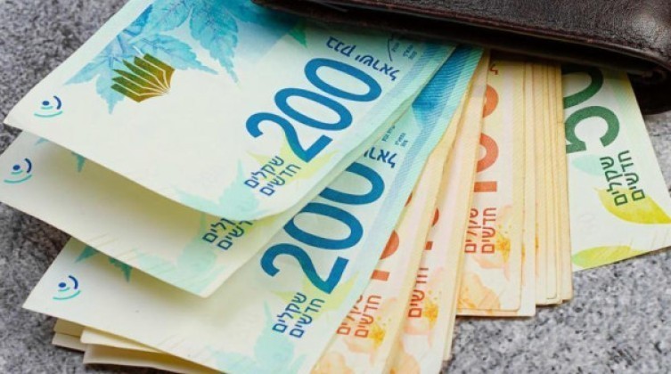 أسعار صرف العملات مقابل الشيكل اليوم الاثنين
