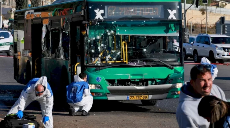 الاحتلال يزعم إحباط تفجير حافلة بالقدس كان مخططا له قبل شهرين