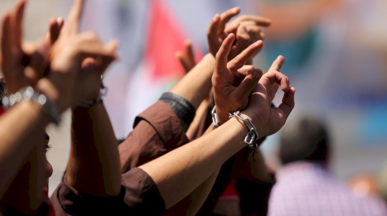 قائمة بأسماء أسرى فلسطينين صدرت بحقهم أوامر اعتقال إداري جديدة