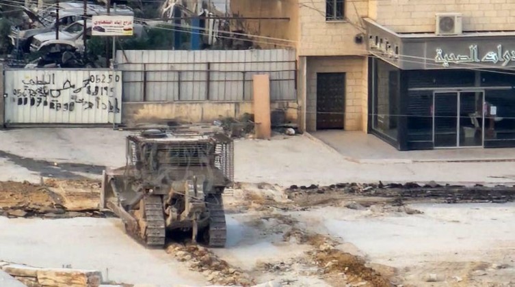 الاحتلال يواصل عدوانه على طولكرم ومخيمها لليوم الـ34 على التوالي