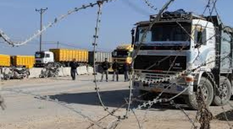 استمرار إغلاق معبر كرم أبو سالم لليوم الثالث وتفاقم الأزمة الإنسانية في غزة