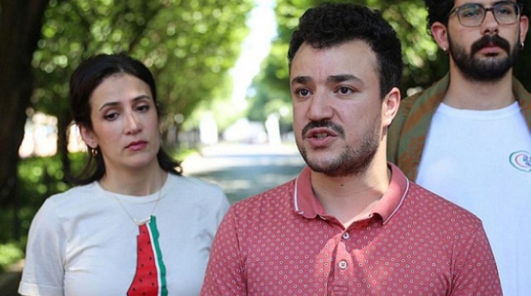 محكمة أمريكية تأمر باستمرار اعتقال ناشط فلسطيني