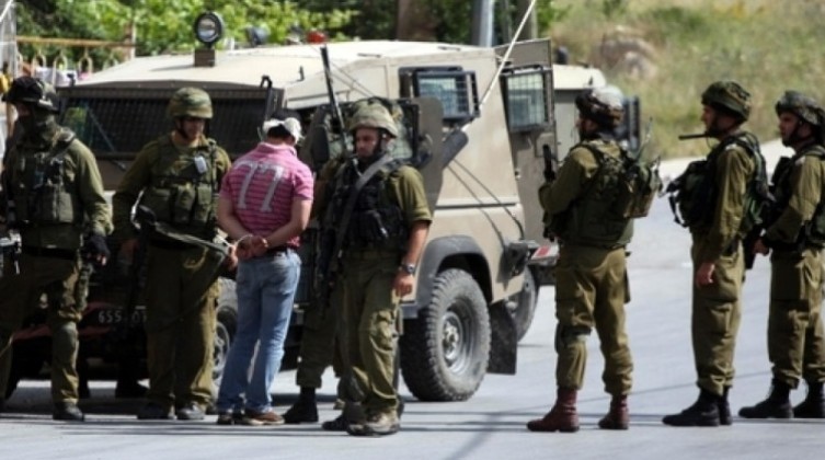 الاحتلال يعتقل 8 مواطنين من نابلس