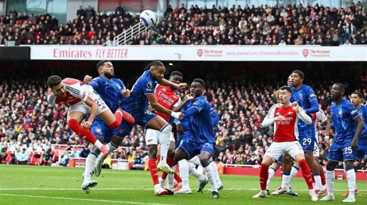 آرسنال يلاحق ليفربول في سباق الدوري الإنجليزي بعد الجولة الـ 29