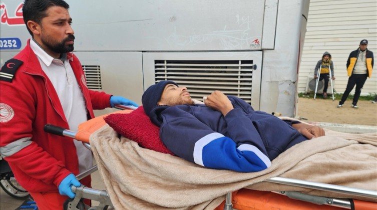 الدفعة الـ34 من المرضى والجرحى تغادر غزة عبر معبر رفح