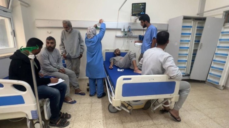 الاحتلال يفرج عن 5 أسرى من قطاع غزة عبر معبر كرم أبو سالم