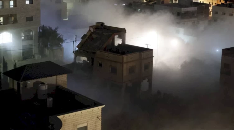 الاحتلال يفجر منزل عائلة شهيد في قلقيلية
