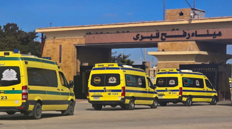 الدفعة الـ38 من المرضى والجرحى يغادرون قطاع غزة عبر معبر رفح