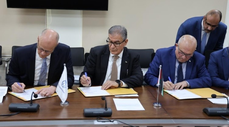 توقيع اتفاقيتين لتحسين إدارة النفايات الصلبة في غزة والضفة