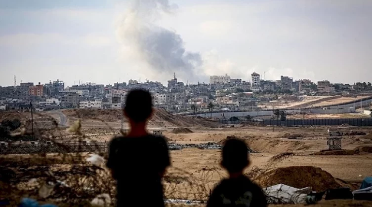3 شهداء في غارة إسرائيلية وسط قطاع غزة