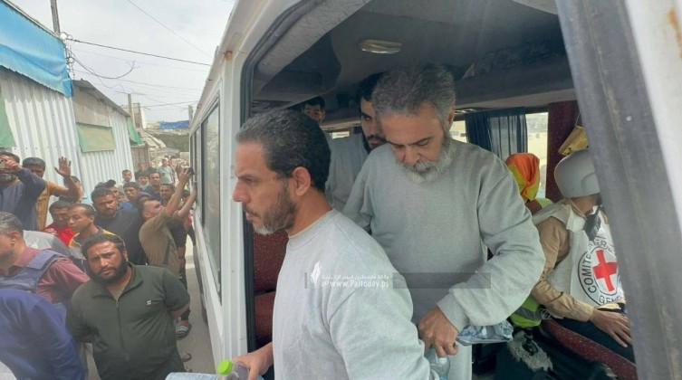 بالأسماء:  الاحتلال يفرج عن 12 أسيراً من غزة