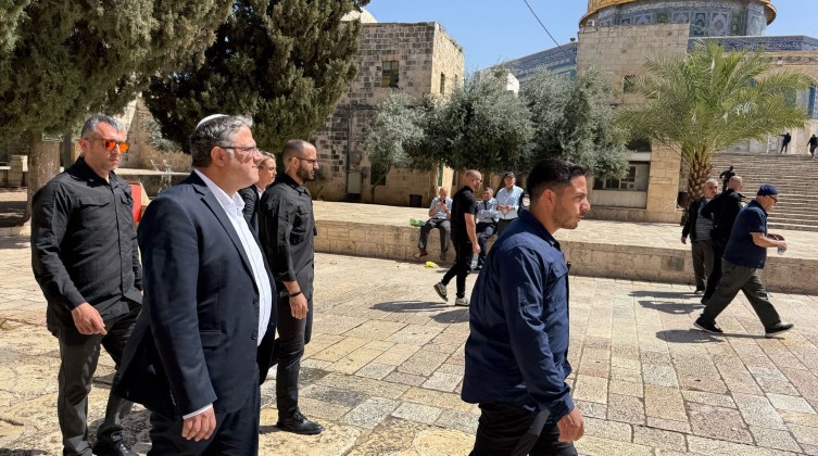 بن غفير يقود اقتحام المستوطنين للمسجد الأقصى المبارك