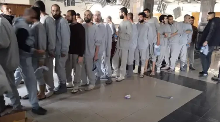 بالأسماء: الاحتلال يفرج عن 10 أسرى من قطاع غزة