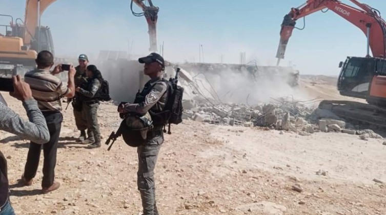 الاحتلال يهدم منزلين جنوب الخليل
