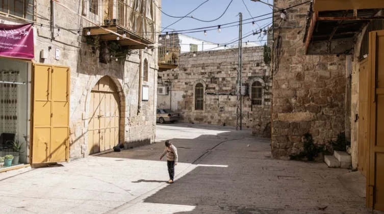 إضراب شامل يعم فلسطين تنديدا بالحرب على غزة