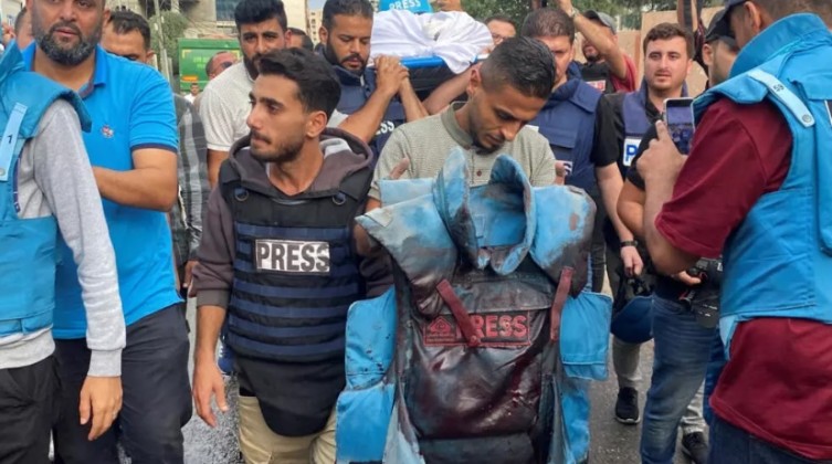 الإعلام الحكومي يطالب بتحرك فعلي لوقف الإبادة الإعلامية في غزة