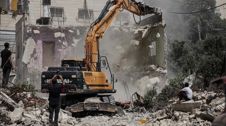 رام الله: قوات الاحتلال تهدم منزلاً في قرية المغير