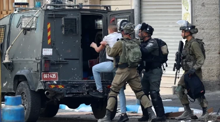 الاحتلال يعتقل مواطنين من بيت لحم