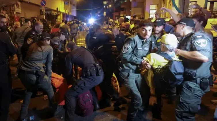احتجاجات تطالب بصفقة عاجلة لإعادة الرهائن ورحيل نتنياهو