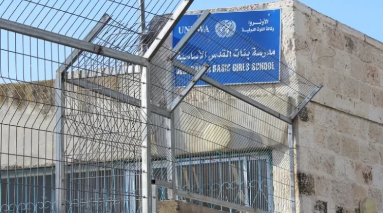 التربية والتعليم تدين إغلاق الاحتلال لمدارس الأونروا في القدس