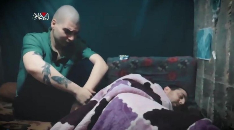 بالفيديو: "القسام" تنشر فيديو لأسيرين إسرائيليين