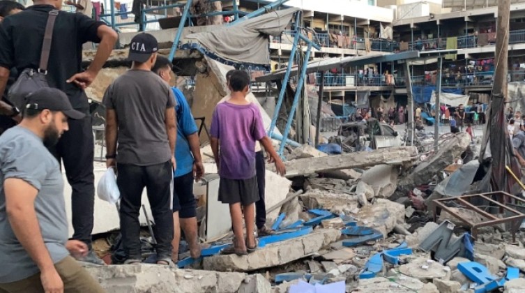 شهداء وجرحى في قصف إسرائيلي استهدف مدرسة تؤوي نازحين في جباليا