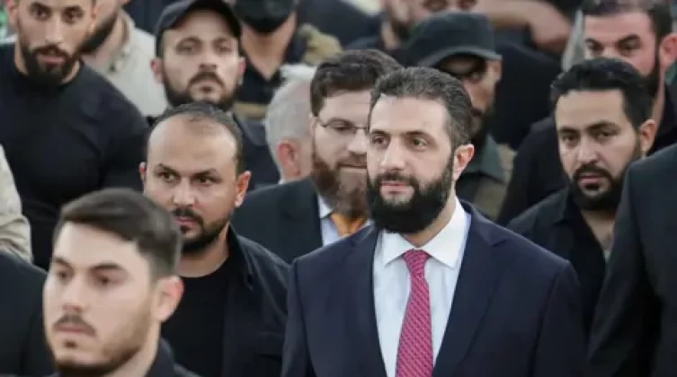 الشرع يعلن انطلاق مرحلة إعادة الإعمار في سوريا ويدعو للوحدة الوطنية