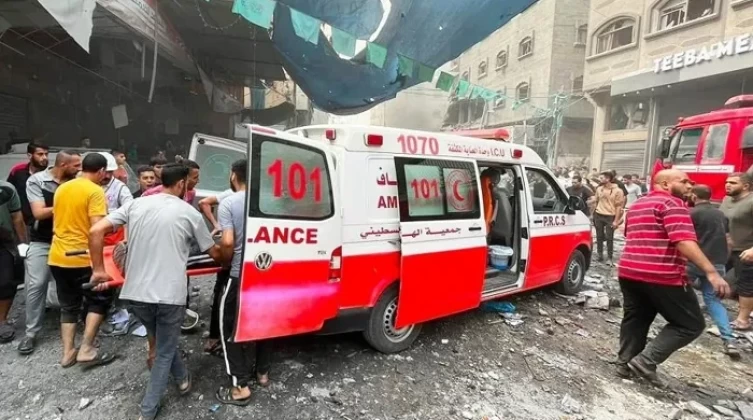 الهلال الأحمر يُطلق نداءً عاجلًا لحماية الطواقم الطبية والإغاثية بغزة
