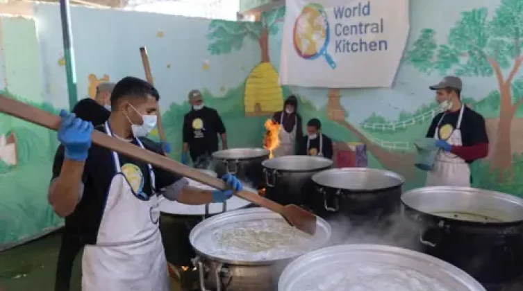 المطبخ العالمي: شاحناتنا محتجزة رغم فتح معبر كرم أبو سالم