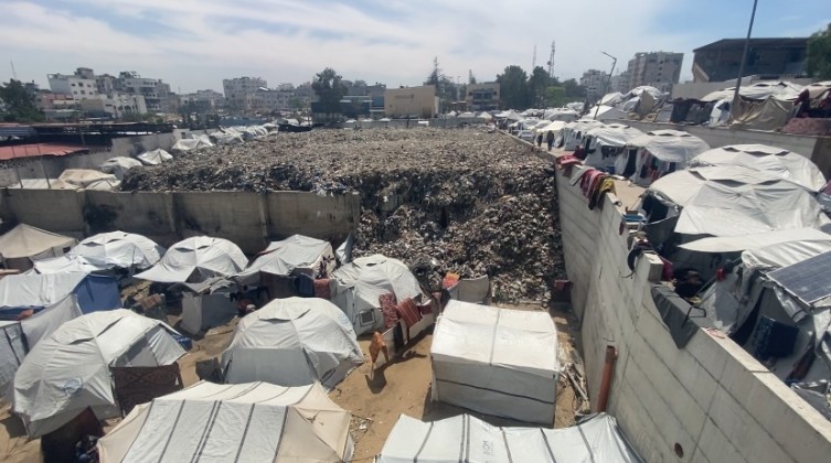 بلديَّة جباليا النزلة تحذِّر من كارثة وشيكة بسبب عجزها عن ترحيل النُّفايات