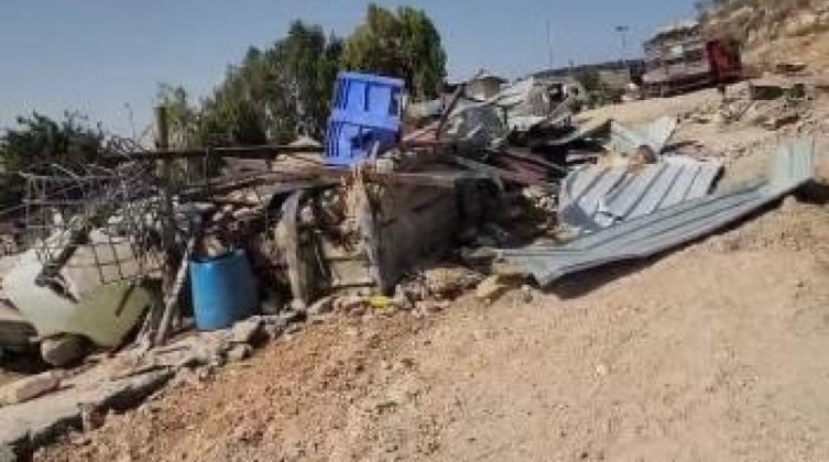 مستوطنون يهدمون غرفة زراعية جنوب بيت لحم