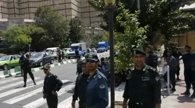 إيران تعلن ضبط عملاء للموساد وورش لتصنيع المسيّرات بعدة أقاليم