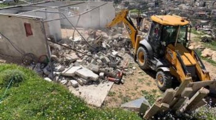 الاحتلال يهدم غرفة زراعية في بيت لقيا غرب رام الله