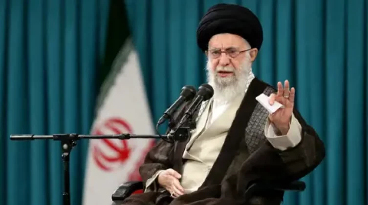 أول تعليق من خامنئي على قصف قاعدة "العديد"
