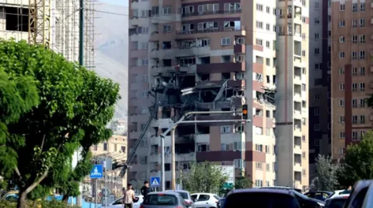 الحرس الثوري الإيراني يلغي مراسم تشييع قادته