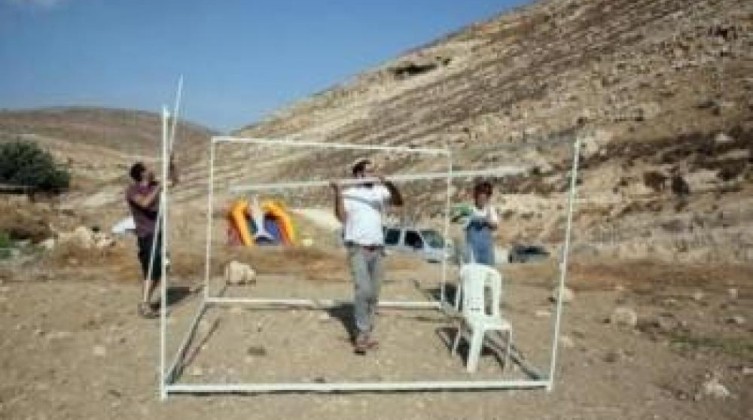 مستوطنون ينصبون خيامًا في أراضي عصيرة القبلية بنابلس