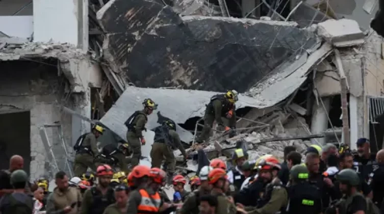 بالفيديو: إصابات بين الإسرائيليين بدفعة جديدة من الصواريخ الإيرانية
