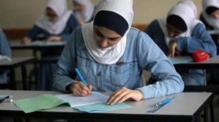 انطلاق امتحان الثانوية العامة بالضفة وسط حرمان طلبة غزة للعام الثاني